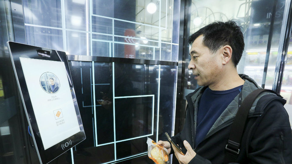 Η Lenovo άνοιξε το δικό της φυσικό κατάστημα χωρίς ταμίες