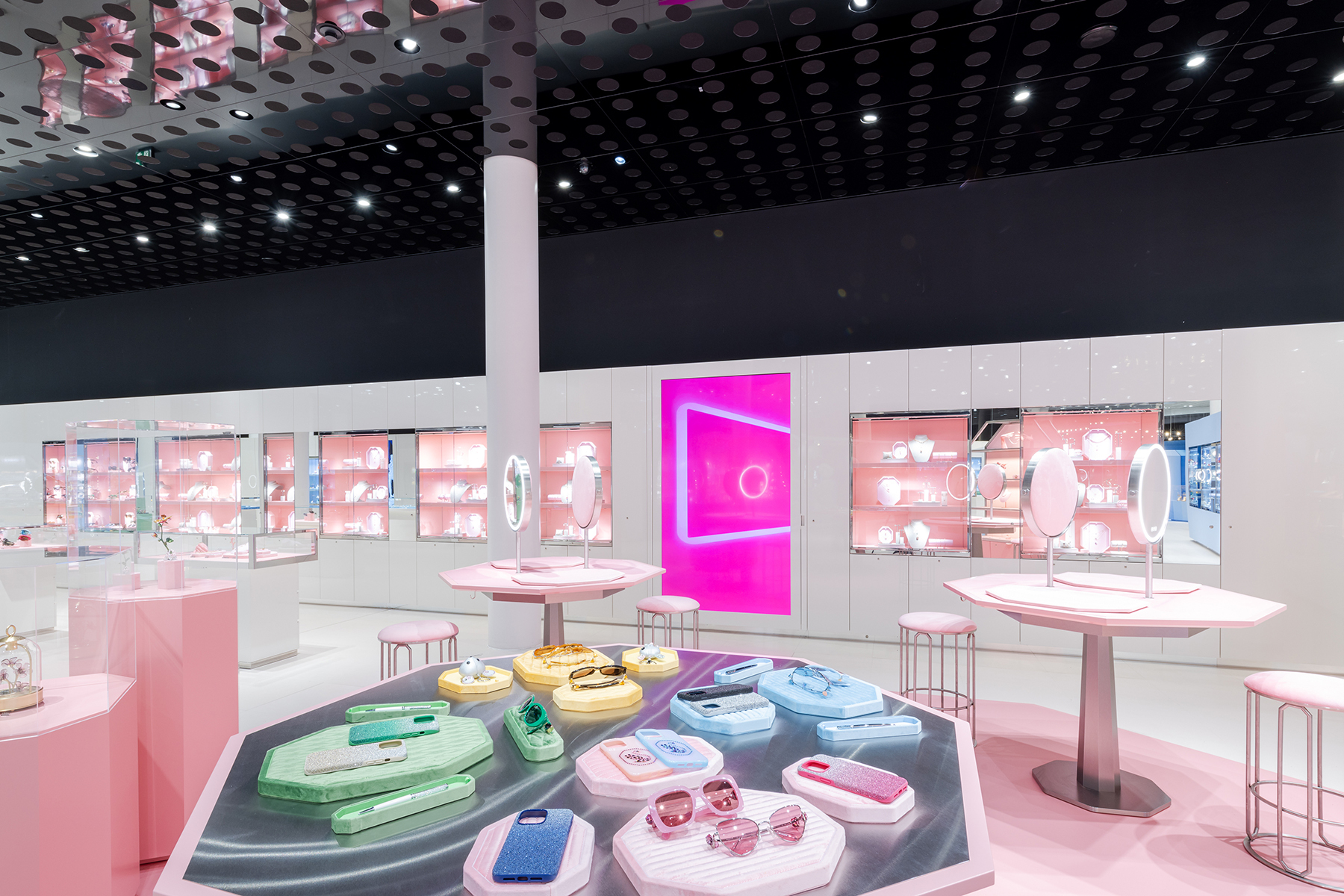 20231206_SKW_Wondercolor_0207_c_SwarovskiKristallwelten.jpeg?mtime=20251003161546#asset:567732