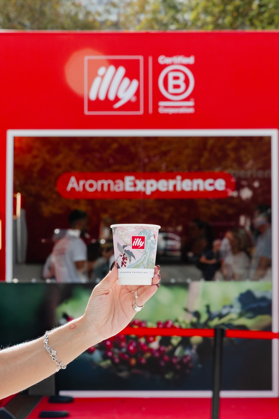 2025.10.27_illy_Cube_Installation_2.jpg?mtime=20251031135052#asset:571616