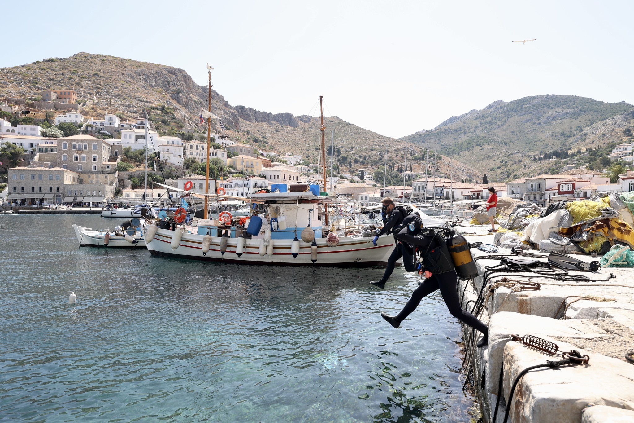 EAEE-katharismos-iSea-limani-Ydra.jpg?mtime=20250526141553#asset:547842