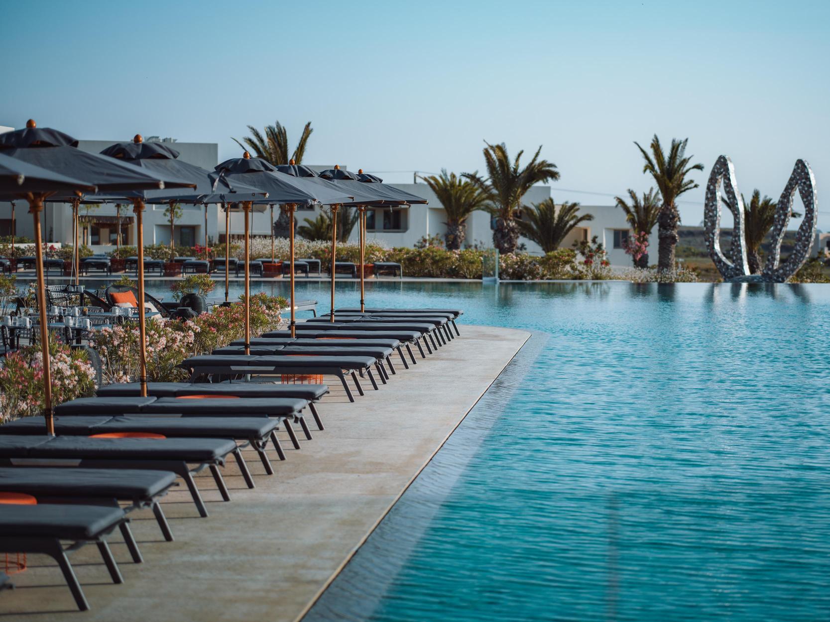 NOŪS_Santorini-Main_Pool.jpg?mtime=20250425112722#asset:541797