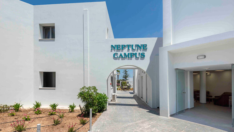 neptune-campus_entrance_2976.jpg?mtime=20220810233200#asset:366199:freeHeight