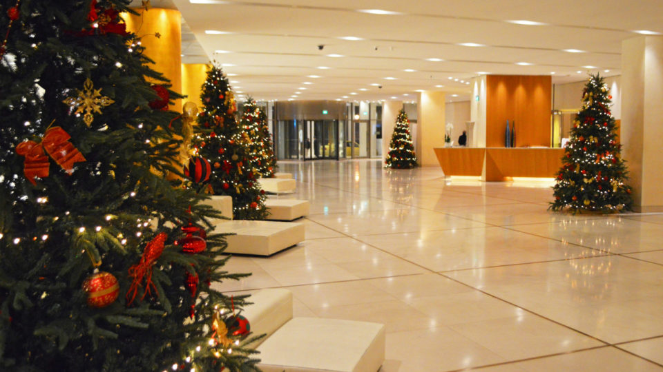 Ζήστε την μαγεία των Χριστουγέννων στο Hilton Αθηνών!