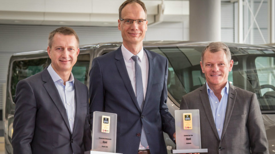 Tα Opel Insignia και Opel Vivaro Life Νικητές στα ‘Βραβεία Συνδεμένων Αυτοκινήτων’ 