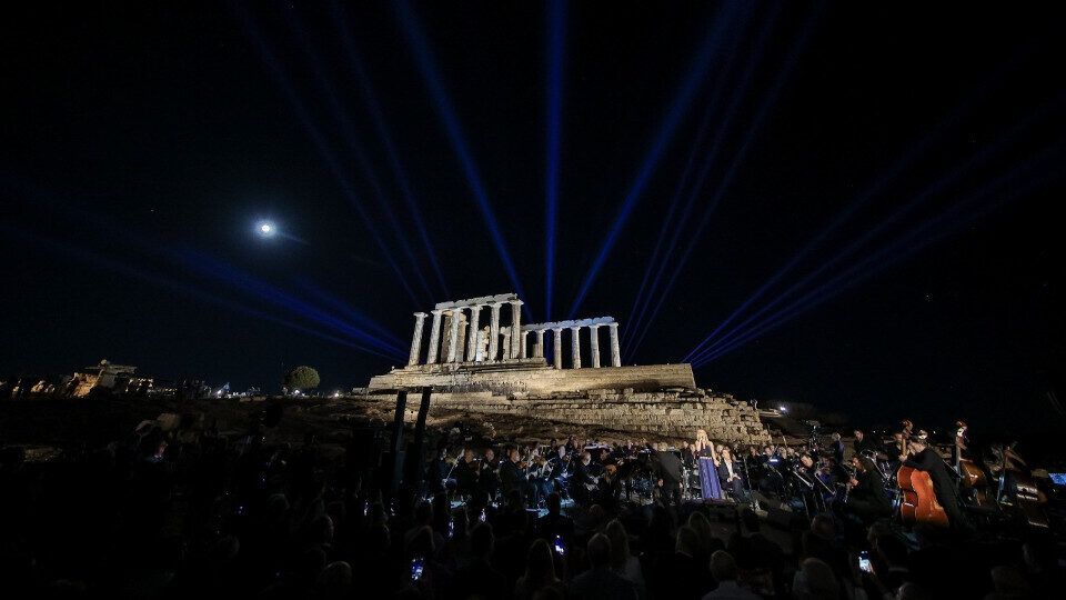 Ταξίδι στο Φως: Εμβληματική Φωταγώγηση του Ναού του Ποσειδώνα στο Σούνιο