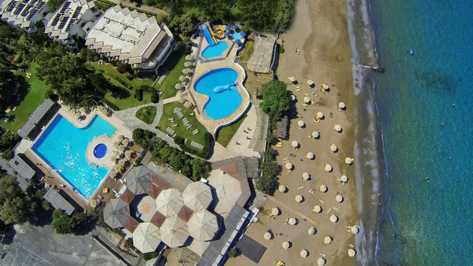 Το Apollonia Beach Resort & Spa πιστοποιήθηκε με το πρότυπο «We do local» για 4η συνεχή χρονιά