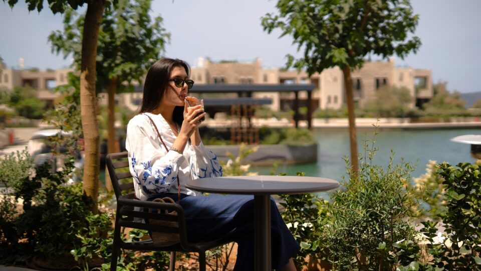 Costa Navarino - Nestle Hellas: Στρατηγική συνεργασία για καφέ χωρίς απορρίμματα