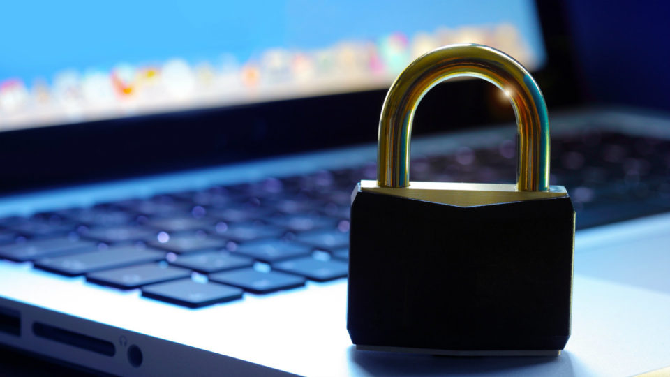 1 στους 3 δεν γνωρίζει πώς μπορεί να προστατεύσει πλήρως την ιδιωτική του ζωή στο διαδίκτυο