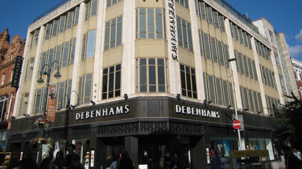 Μετά από 242 χρόνια, η Debenhams εξαγοράζεται και κλείνει 124 καταστήματα