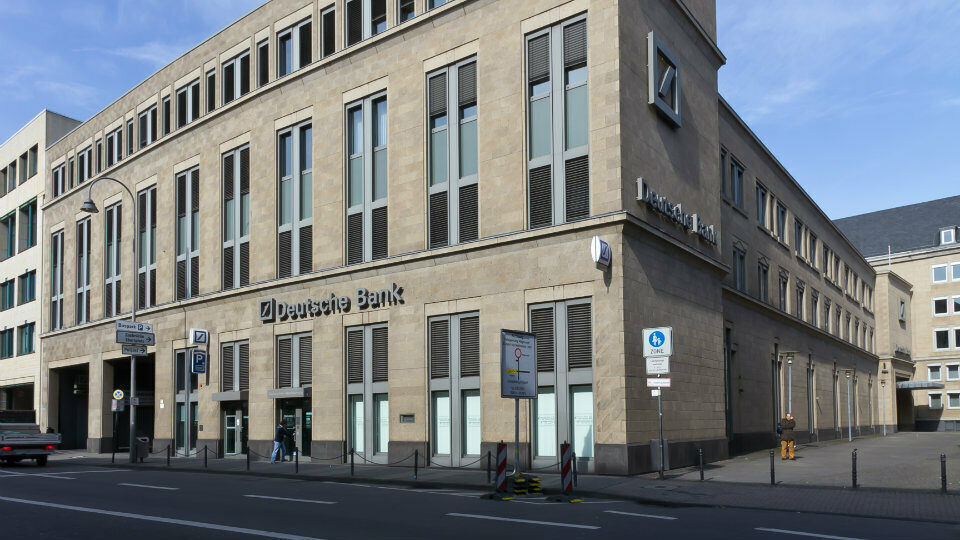 Η Γερμανία επιβεβαιώνει τις συνομιλίες για συγχώνευση Deutsche Bank και Commerzbank