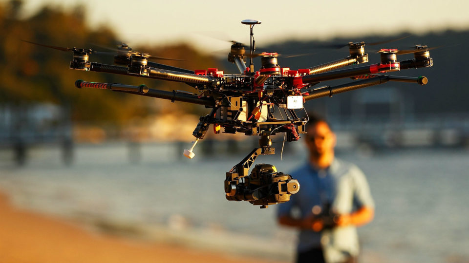 Η Ευρωπαϊκή Επιτροπή εγκρίνει προηγμένους κανόνες για τα drones