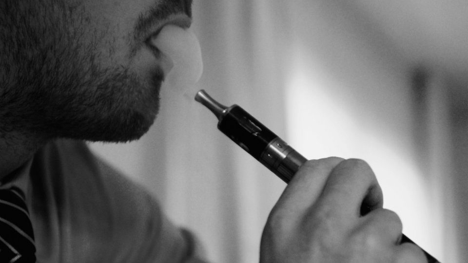 Η Marlboro εξαγοράζει το 35% κατασκευάστριας ηλεκτρονικών τσιγάρων