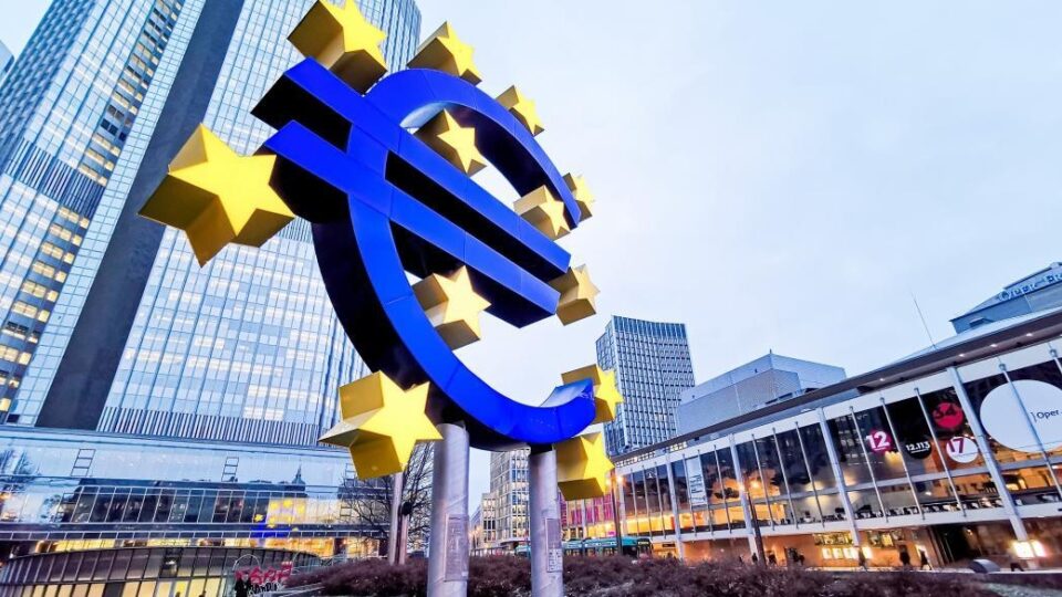 Το «φάρμακο» των επιτοκίων της ΕΚΤ λειτούργησε στον πληθωρισμό -  καλύτερη η ανάπτυξη το επόμενο 12μηνο