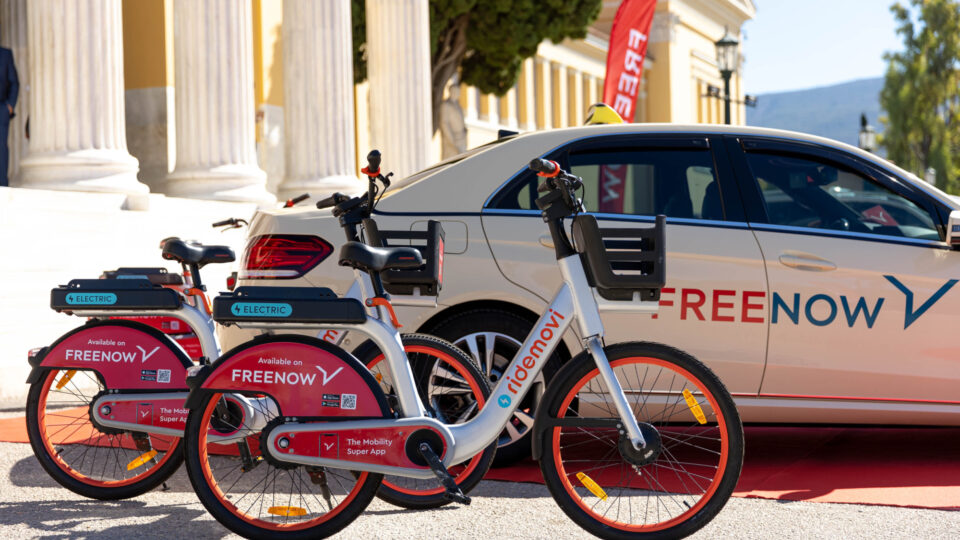 Η FREE NOW ενισχύει τον στόλο της με ποδήλατα - σύμπραξη με τη RideMovi