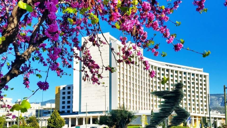 Το εμβληματικό Hilton Athens αλλάζει ονομασία και γίνεται «Conrad»