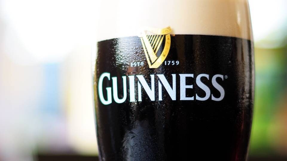 Guinness: Το βιβλίο, η μπύρα, οι διαφωνίες στις παμπ και μια δολοφονία