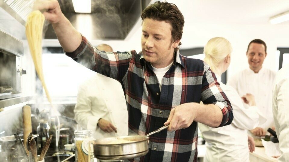 Καταρρέει η αυτοκρατορία εστιατορίων του διάσημου σεφ Jamie Oliver