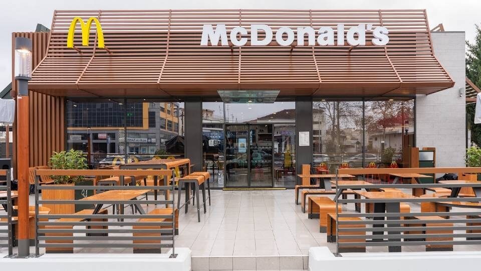 Η McDonald’s επεκτείνει την υπηρεσία McDelivery μέσω του efood