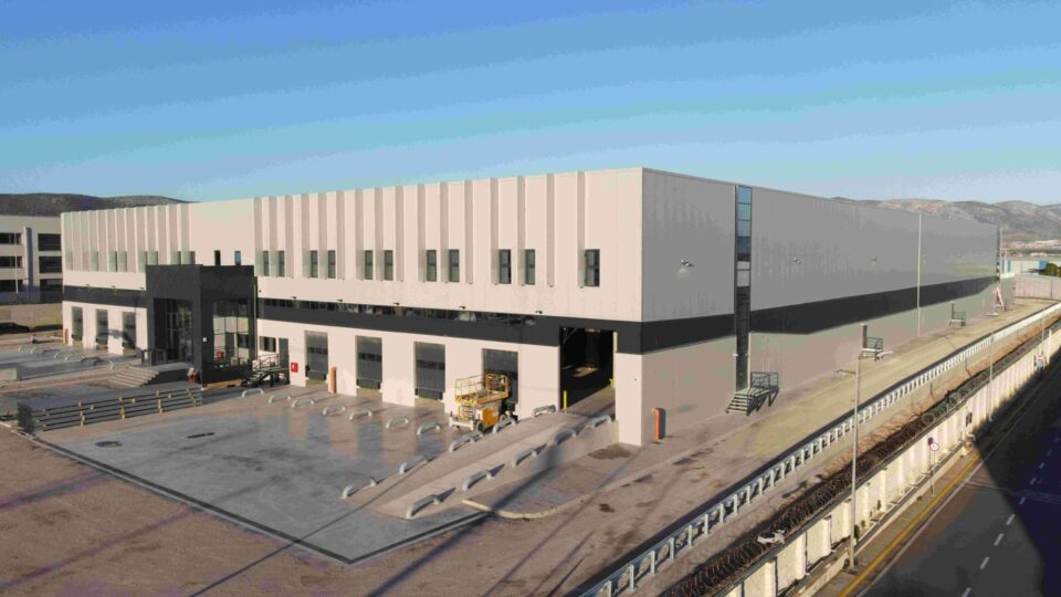 Έτοιμο το σύγχρονο κτήριο logistics της Noval Property στη Μάνδρα Αττικής