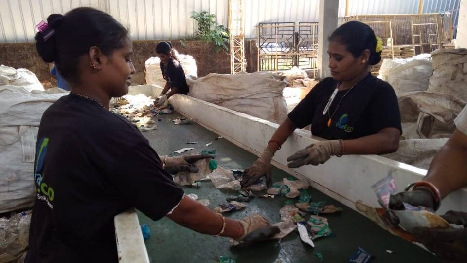 cosnova Δωρεά 35.000 δολαρίων στον οργανισμό Plastics For Change