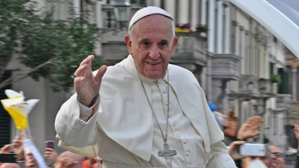 O Πάπας Φραγκίσκος προσεύχεται για την τεχνητή νοημοσύνη