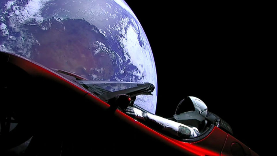 SpaceX: Το Tesla του Έλον Μασκ «ξεπέρασε» τον Άρη και πάει... πιο μακριά!