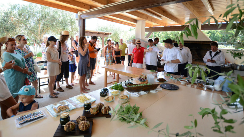 Διαδραστικό μάθημα ζαχαροπλαστικής στο Creta Maris Beach Resort