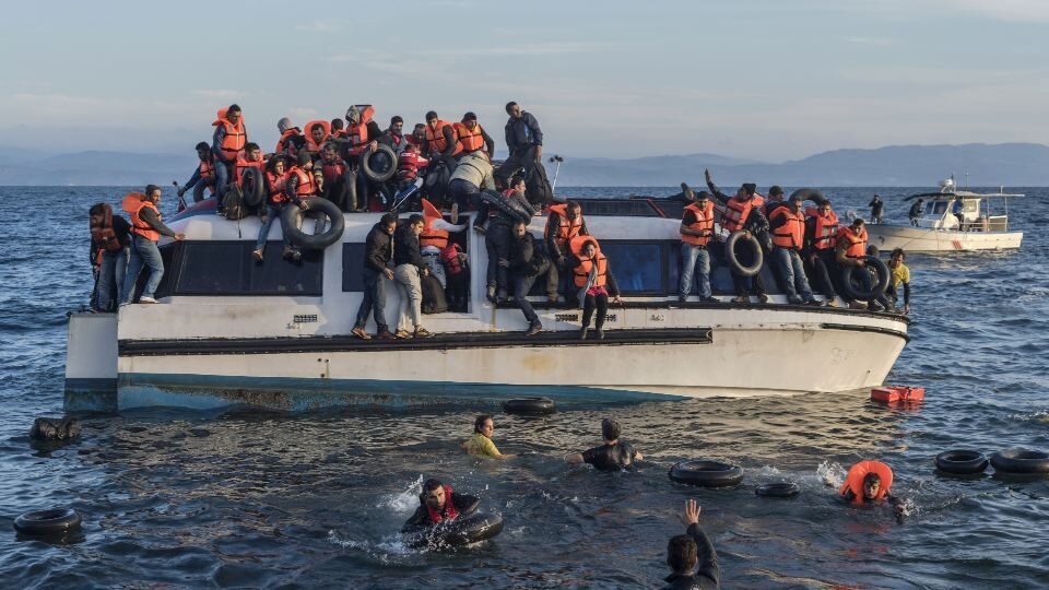 Κομισιόν: 2.000 ευρώ για τους μετανάστες στα ελληνικά νησιά που θα επαναπατριστούν