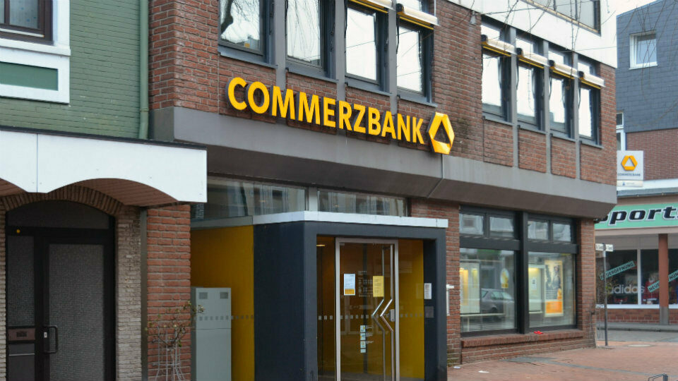 Η γερμανική Commerzbank εξετάζει λουκέτο σε 200 υποκαταστήματά της