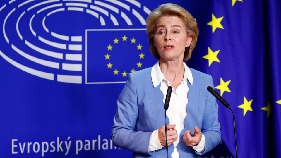 von der Leyen​: Στήριξη καταναλωτών και επιχειρήσεων - Σημαντική η μετάβαση στην πράσινη ενέργεια