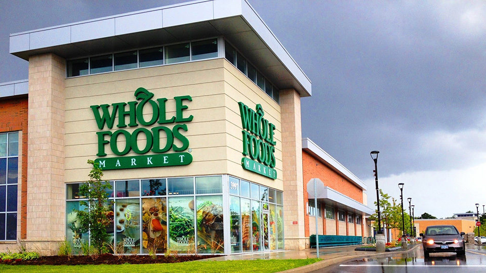 Η Amazon ενδιαφέρεται να εξαγοράσει την Whole Foods έναντι 13,7 δισ. δολαρίων