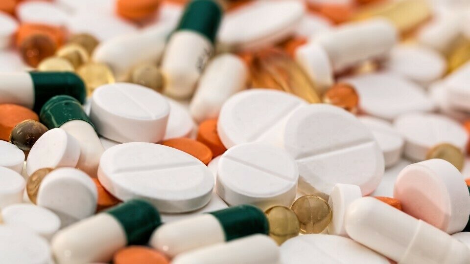 Δεύτερο εξαγώγιμο προϊόν το φάρμακο - Rebates & clawback επιβραδύνουν την ανάπτυξη