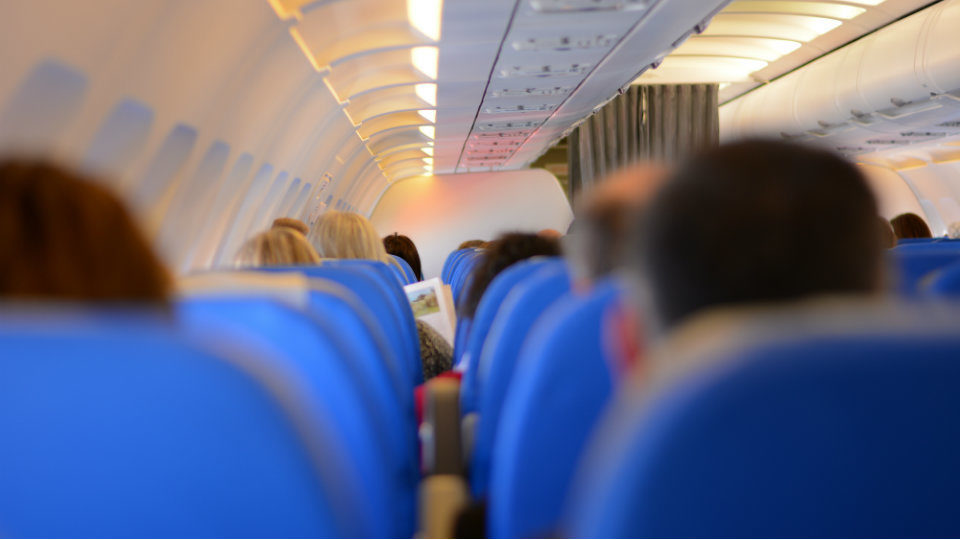 Γιατί τα καθίσματα των αεροπλάνων είναι μπλε;