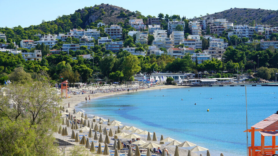 Υποβολή Εκδήλωσης ΕΤΑΔ: 7 επενδυτικά σχήματα ενδιαφέρονται για την εκμίσθωση της «Ακτής Βουλιαγμένης»