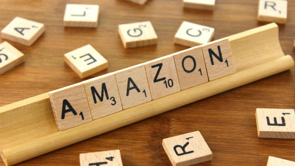 ΗΠΑ: Η Amazon παράγγειλε 20.000 φορτηγά - Πλήττει τους παρόχους υπηρεσιών ταχυμεταφοράς