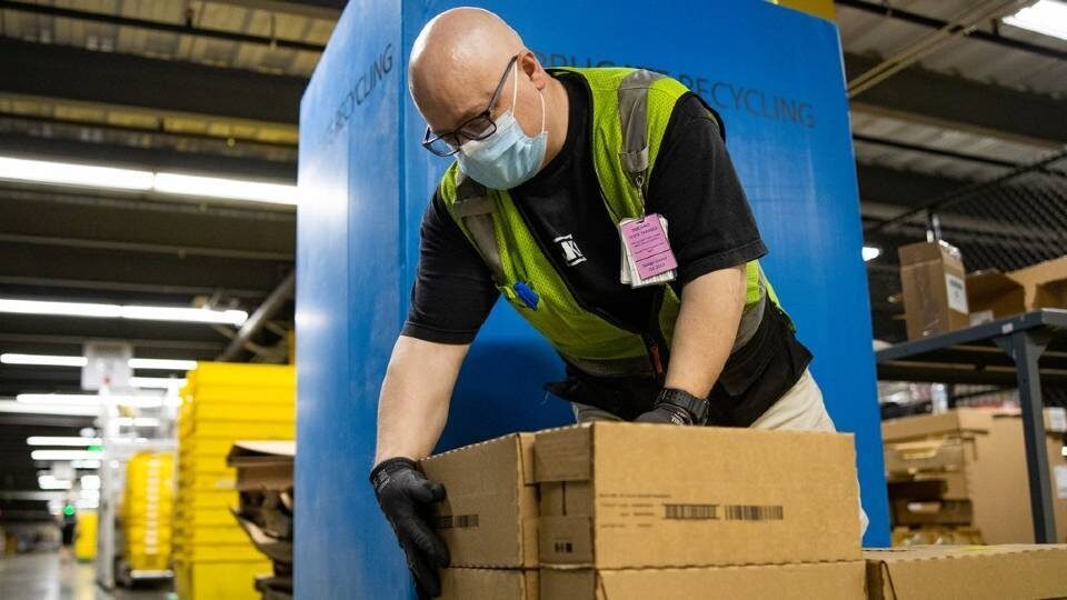 Amazon: Προσφέρει θέσεις πλήρους απασχόλησης σε 125.000 εποχικούς