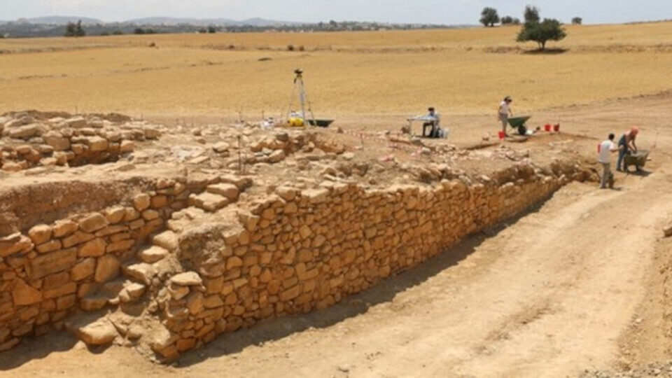 Ανασκαφή Παλαίπαφου: Στο φως, για πρώτη φορά στην Κύπρο, τύμβοι μνημειακών διαστάσεων