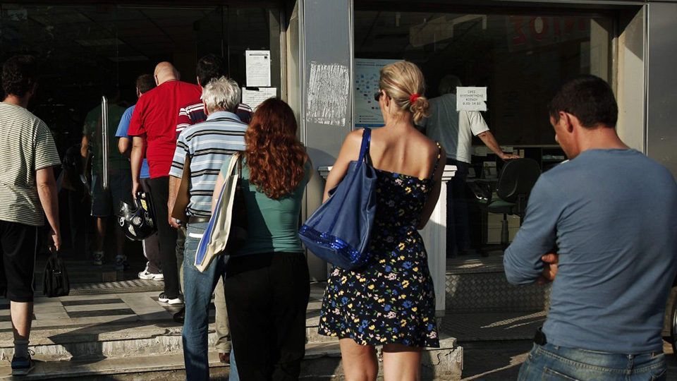 Έπεσε στο 10,2% η ανεργία τον Μάρτιο