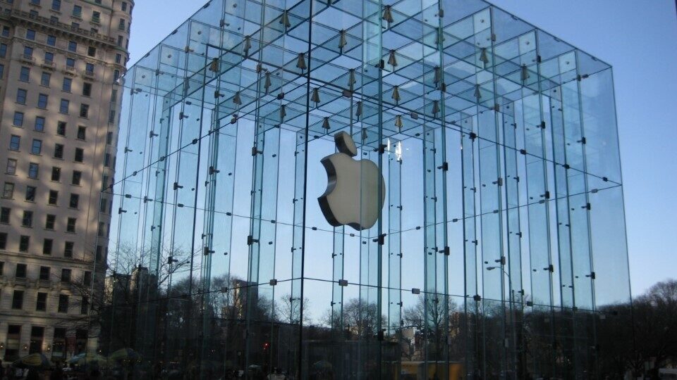 Apple για κοινό φορτιστή: Το σχέδιο της Κομισιόν θα βλάψει την καινοτομία