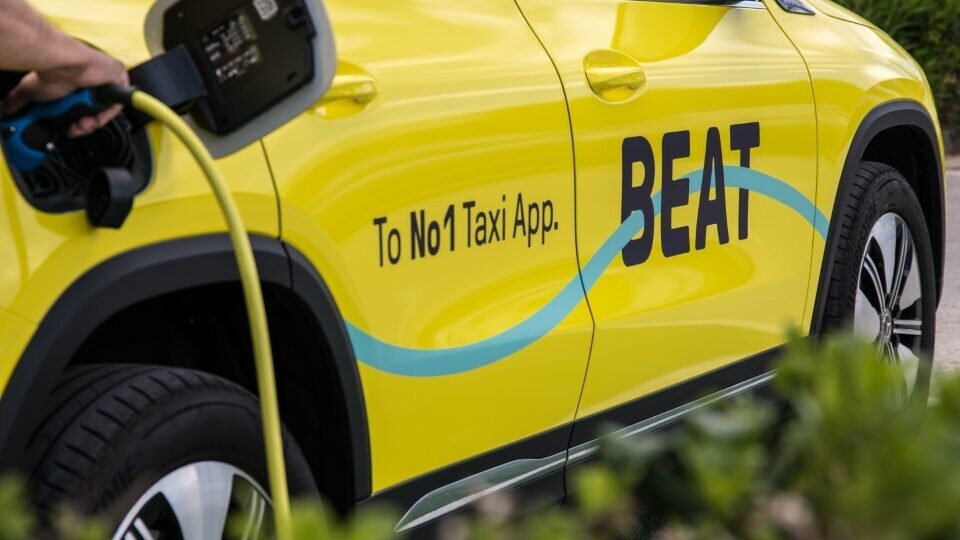 ΒΕΑΤ: Μηδενικό αποτύπωμα ρύπων έως το 2025 με προτεραιότητα στα ηλεκτρικά ταξί