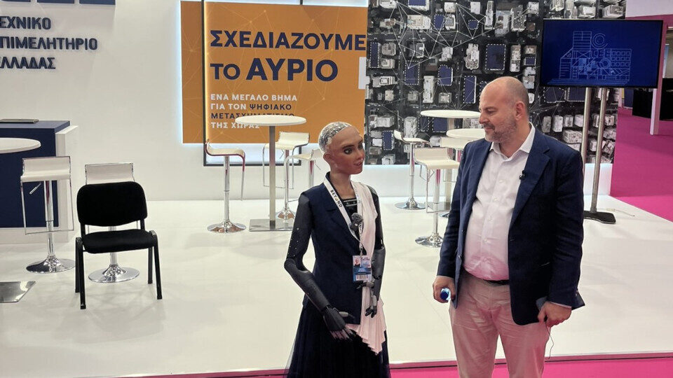 Στασινός και Sophia the robot «τα είπαν» για ΤΕΕ και AI στη Θεσσαλονίκη