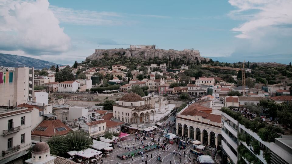 Μέτρα οικονομικής ανακούφισης επιχειρήσεων και οικογενειών από τον Δήμο Αθηναίων