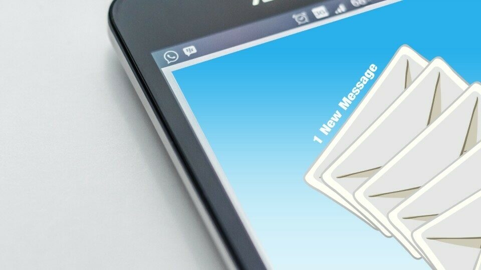 Οι σωστές λέξεις που κάνουν τα email σου πιο αποτελεσματικά!