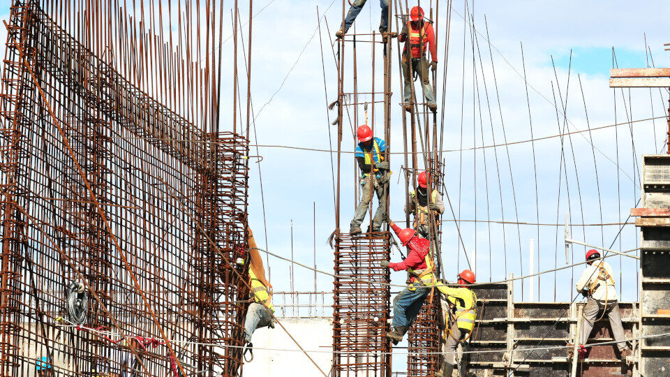 Νέα πρόστιμα και παύση εργασιών σε δεκάδες οικοδομές και εργοτάξια από την Επιθεώρηση Εργασίας