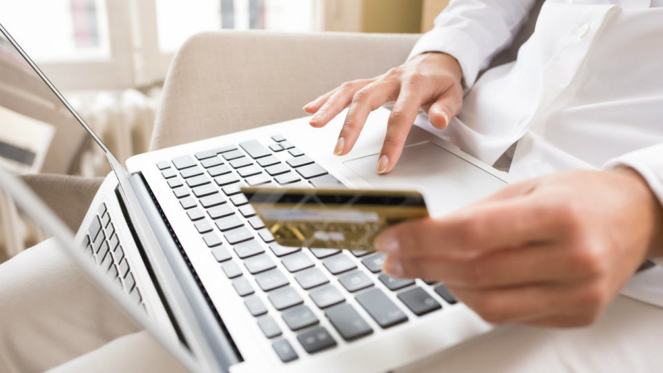 Η απότομη μετάβαση στην ψηφιακή τραπεζική μειώνει την εμπιστοσύνη των καταναλωτών