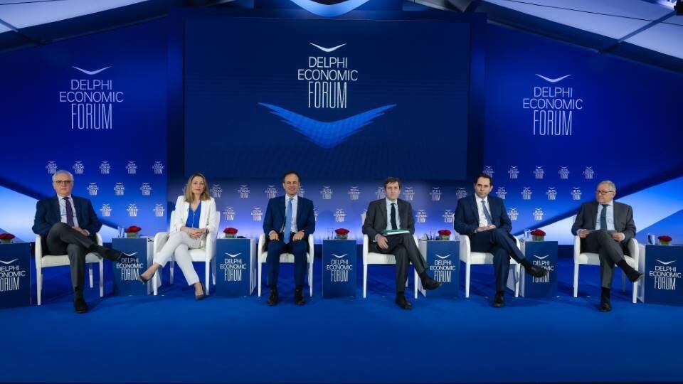 Delphi Forum: Μειώνεται το ελληνικό χρέος – Απαραίτητη η συνέχιση των μεταρρυθμίσεων