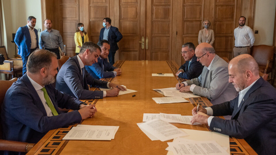 Υπογράφηκαν οι 3 συμβάσεις για τη διπλή ανάπλαση σε Βοτανικό και Λ. Αλεξάνδρας