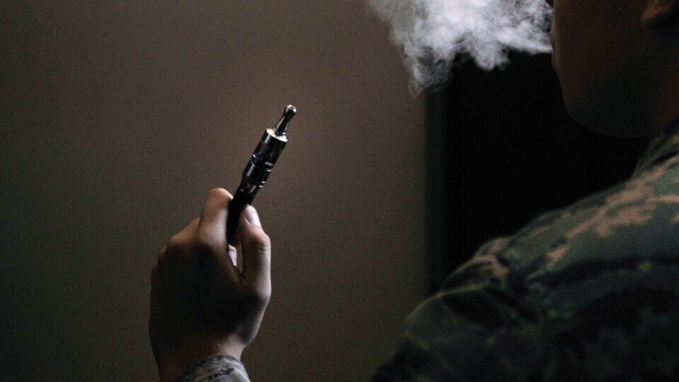 ΣΕΕΠΑ: Παράνομα προϊόντα ηλ. τσιγάρου η αιτία της «μυστηριώδους» πνευμονοπάθειας