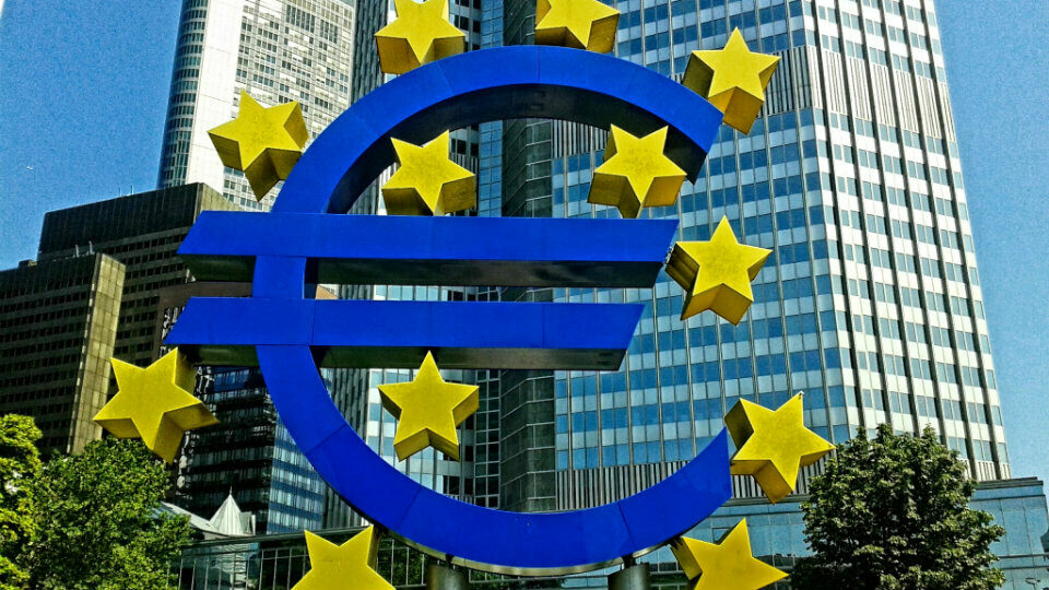 Στο «μικροσκόπιο» της ΕΚΤ μπαίνουν τέσσερις μεγάλες επενδυτικές τράπεζες