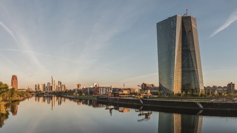 Το Διοικητικό Συμβούλιο της ΕΚΤ εγκρίνει τη νέα στρατηγική νομισματικής πολιτικής του